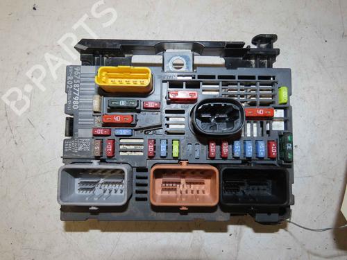 Used Fuse box Fuse box 37052324 37052324