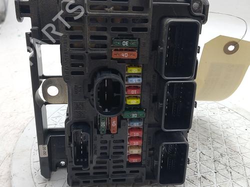 Used Fuse box Fuse box 39039579 39039579
