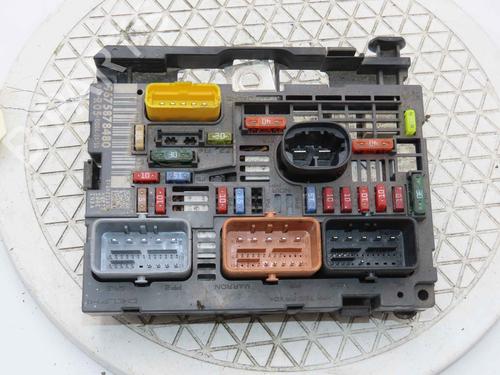 Used Fuse box Fuse box 37053220 37053220