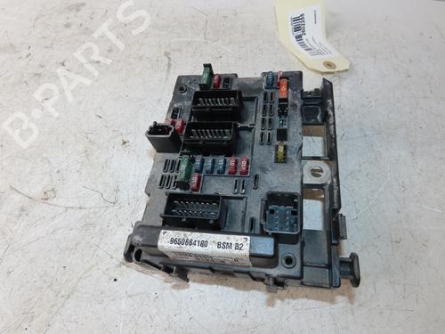 Used Fuse box Fuse box PEUGEOT 307 Break (3E) 2.0 HDI 90 (90 hp) 35440681 35440681