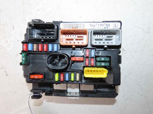 Used Fuse box Fuse box 37059150 37059150