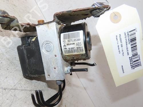 ABS Bremseaggregat ABS Bremseaggregat PEUGEOT 206+ (2L_, 2M_) 1.4 i (73 hp) 35796543 35796543