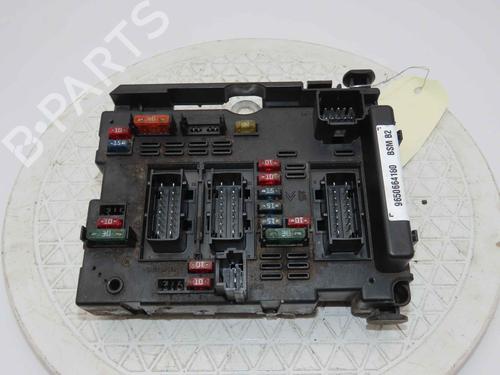 Used Fuse box Fuse box 37053432 37053432