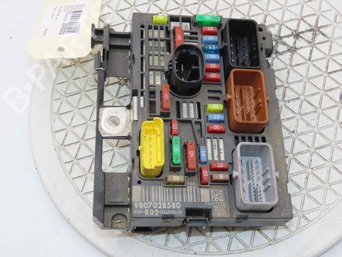 Used Fuse box Fuse box 37054165 37054165