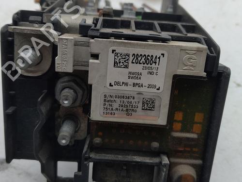 Used Fuse box Fuse box 38077151 38077151