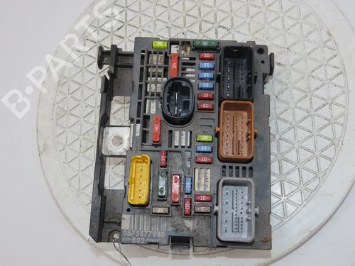 Used Fuse box PEUGEOT 5008 (0U_, 0E_) 1.6 HDi (112 hp) 26195487