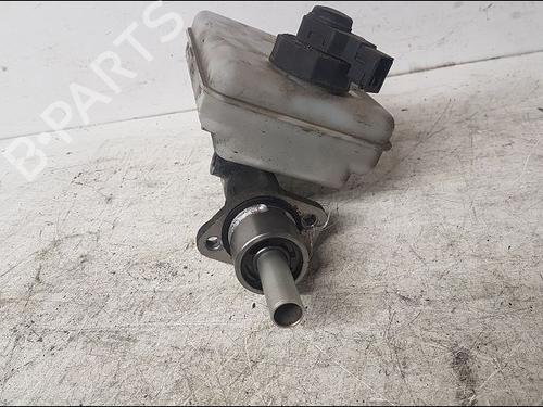 Used Brake master cylinder IVECO DAILY V Van 29S13, 29L13, 35C13, 35S13, 40C13, 40S13 (126 hp) 15275902
