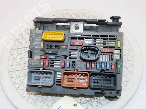 Used Fuse box Fuse box 37053848 37053848