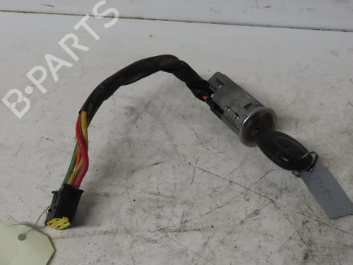 Clé de contact RENAULT CLIO II Hatchback Van (SB0/1/2_) 1.5 dCi (68 hp) 15624530