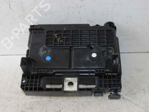 Used Fuse box Fuse box 37053055 37053055