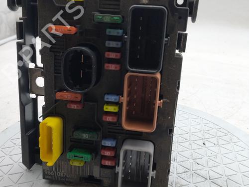 Used Fuse box Fuse box 38570422 38570422