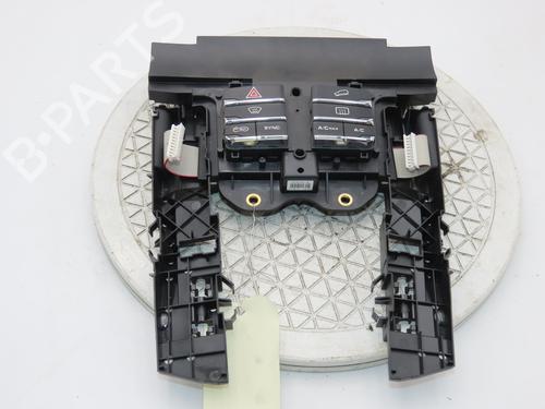 Used Warning switch PORSCHE MACAN (95B) 3.0 S Diesel (258 hp) 33134035