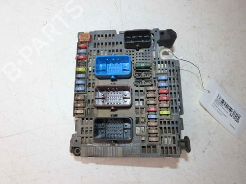 Used Fuse box Fuse box 37050179 37050179