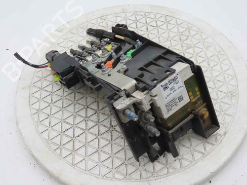 Used Fuse box Fuse box 37053675 37053675