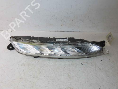 Used Right daytime light Right daytime light 37058574 37058574