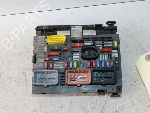 Used Fuse box Fuse box 37060932 37060932
