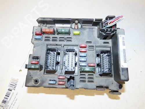 Zekeringkast PEUGEOT 307 CC (3B) 2.0 16V (136 hp) 29152383