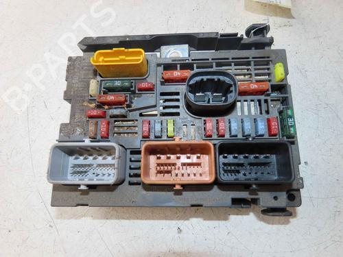 Used Fuse box Fuse box 37060729 37060729