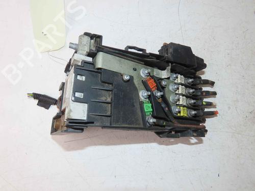 Used Fuse box Fuse box 37053543 37053543