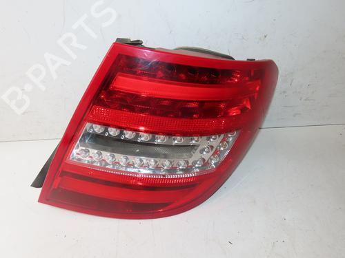 Used Right taillight Right taillight MERCEDES-BENZ C-CLASS T-Model (S204) C 180 CDI (204.200) (120 hp) 33135406 33135406