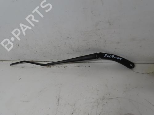 Used Front windshield wiper arm RENAULT CAPTUR I (J5_, H5_) 1.5 dCi 90 (J5N4, J5M5, J5MW, J5M6, J5AL, J5AJ) (90 hp) 19319659