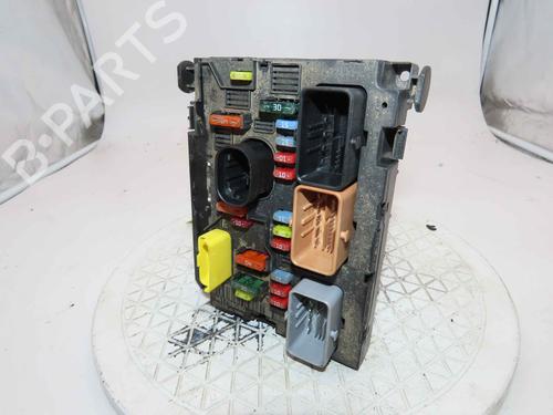 Used Fuse box Fuse box 39231358 39231358