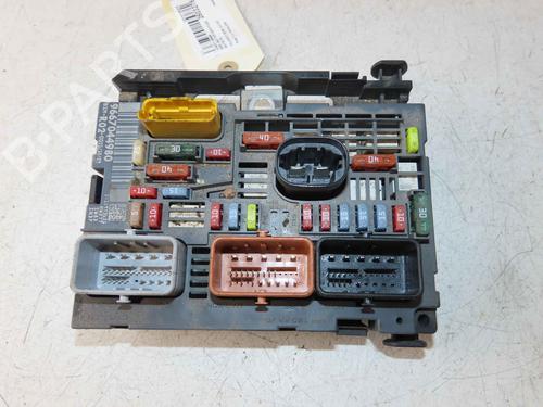 Used Fuse box Fuse box 37060425 37060425