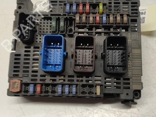 Used Fuse box Fuse box 39157509 39157509