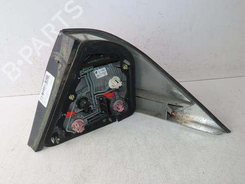 Feu arrière gauche MERCEDES-BENZ S-CLASS (W220, V220) S 320 CDI (220.025, 220.125) (204 hp) 31077946