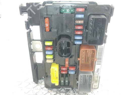 Used Fuse box Fuse box 37276117 37276117