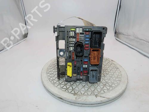 Used Fuse box Fuse box 37059833 37059833