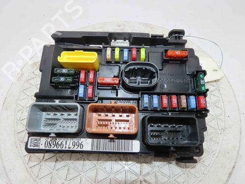 Used Fuse box Fuse box 37053550 37053550