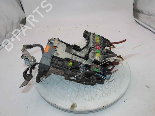 Used Fuse box Fuse box 37276306 37276306