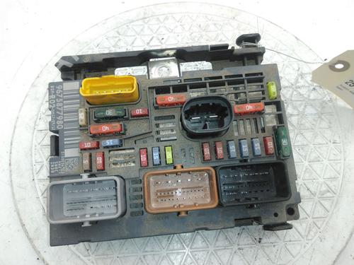 Used Fuse box Fuse box 37511734 37511734