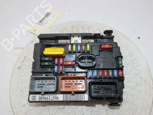 Used Fuse box Fuse box 37050932 37050932