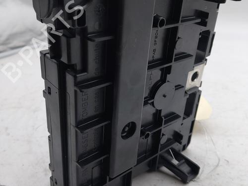 Used Fuse box Fuse box 38039620 38039620