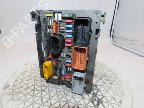 Used Fuse box Fuse box 37055224 37055224