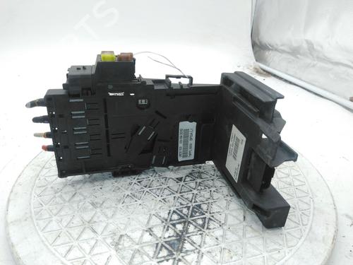 Used Fuse box Fuse box 37511735 37511735