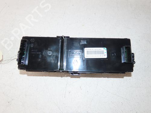 climate-control-renault-megane-iii-hatchback-bz01_-b3_-2008-33893553 main image