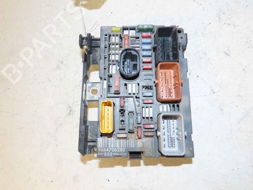 Used Fuse box Fuse box 37049793 37049793
