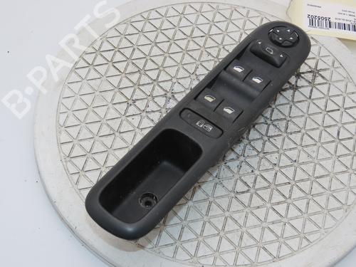 Used Left front window switch Left front window switch PEUGEOT 5008 (0U_, 0E_) 1.6 HDi (114 hp) 33134825 33134825