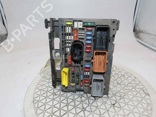 Used Fuse box Fuse box 37061270 37061270