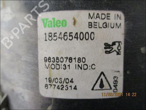 Used Right front fog light Right front fog light PEUGEOT 206 Hatchback (2A/C) 1.4 HDi eco 70 (68 hp) 10951508 10951508