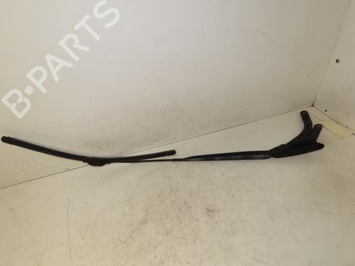 Used Front windshield wiper arm RENAULT SCÉNIC II (JM0/1_) 1.6 (JM0C, JM0J, JM1B) (113 hp) 26197154