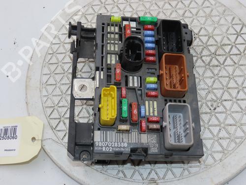 Used Fuse box Fuse box PEUGEOT 5008 (0U_, 0E_) 1.6 BlueHDi 120 (120 hp) 33132891 33132891