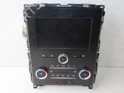 display-monitor-renault-megane-iv-hatchback-b9amn_-2015-37057100 main image