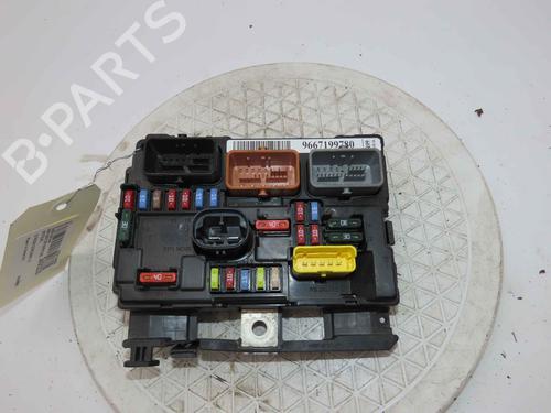 Used Fuse box Fuse box 37053274 37053274
