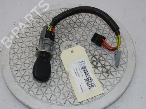 Clé de contact OPEL VIVARO A Van (X83) 2.0 CDTI (F7) (114 hp) 29152785