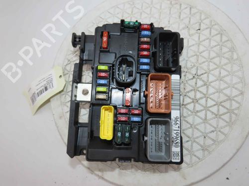 Used Fuse box Fuse box 37049351 37049351