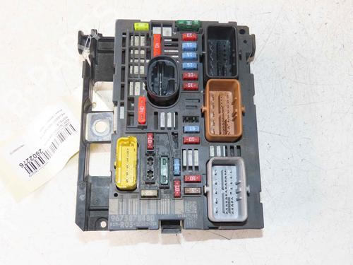 Used Fuse box Fuse box 37059676 37059676